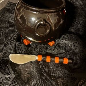 NWT Set Black and Orange Cauldron w/ a Spreader for dips or use as Candy dish